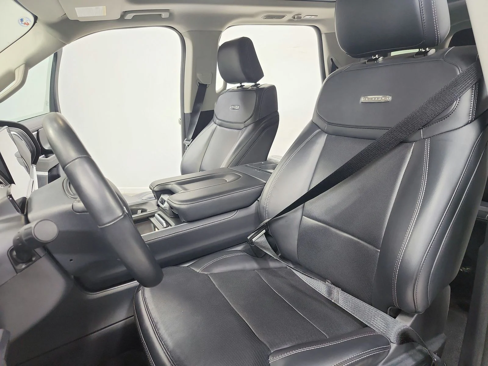 Used 2025 Agate Black Metallic Ford Platinum image 19