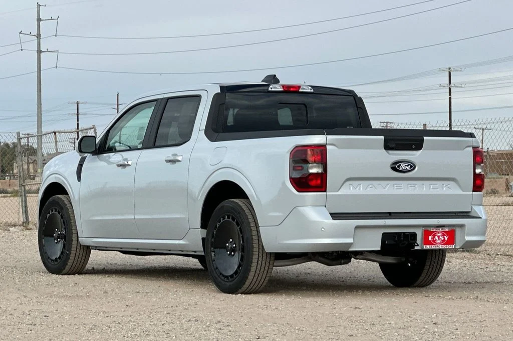 New 2026 Space White Metallic Ford Lobo High image 6