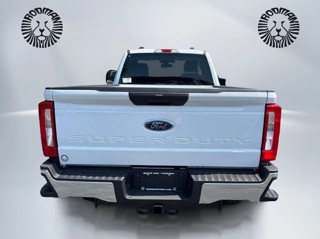 New 2026 Oxford White Ford F-250® XLT image 7