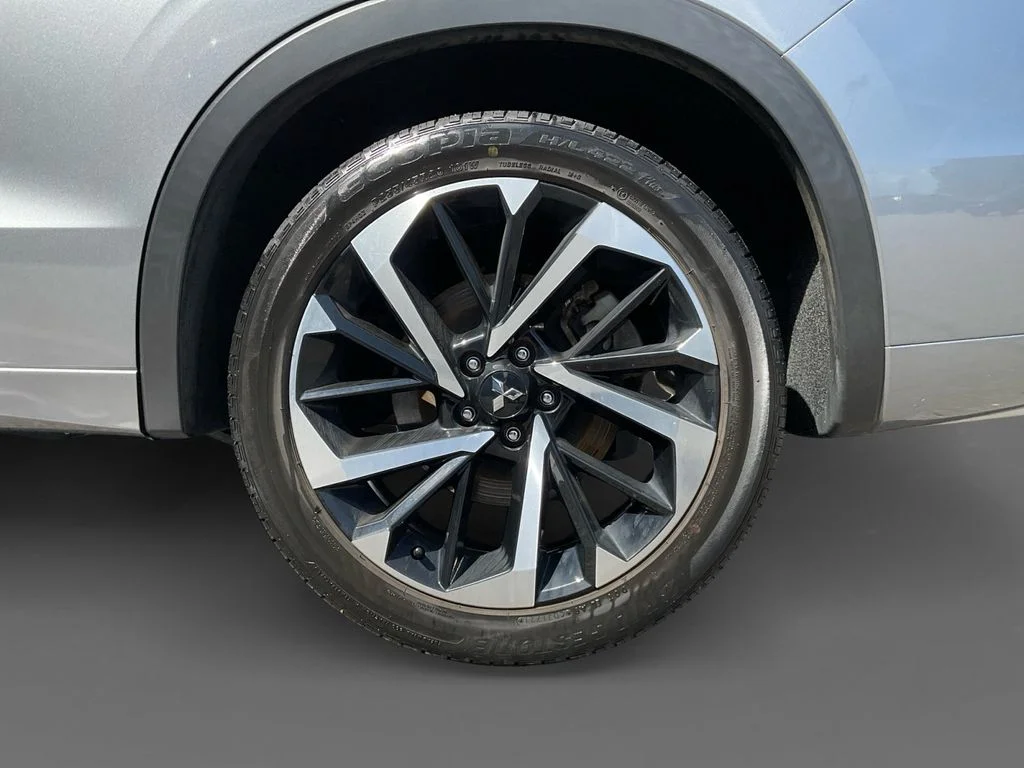 Used 2022 Silver Mitsubishi SEL image 8