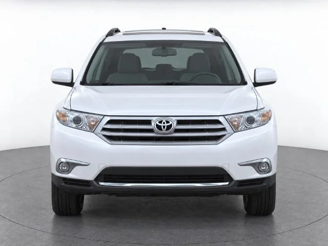 Used 2012 Blizzard Pearl Toyota SE image 5