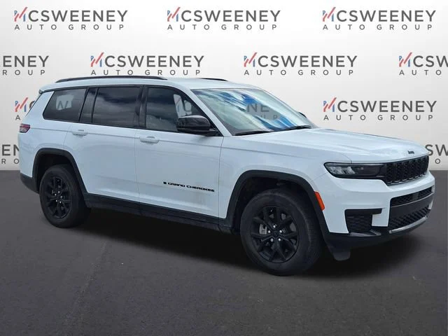 Used 2024 White Jeep Altitude image 7