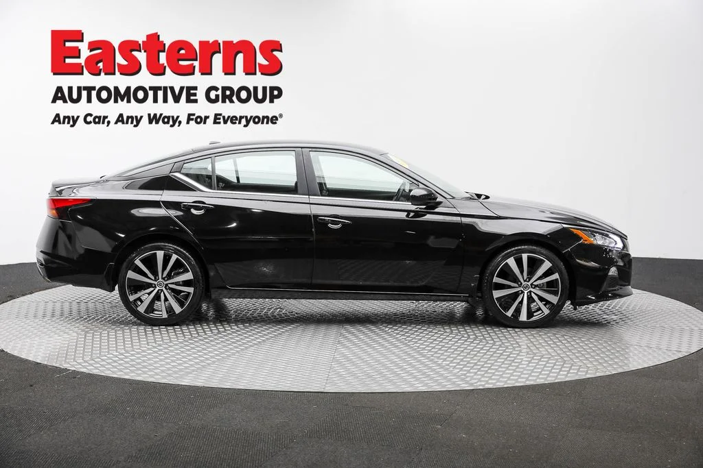 Used 2022 Black Nissan 2.5 SR image 4