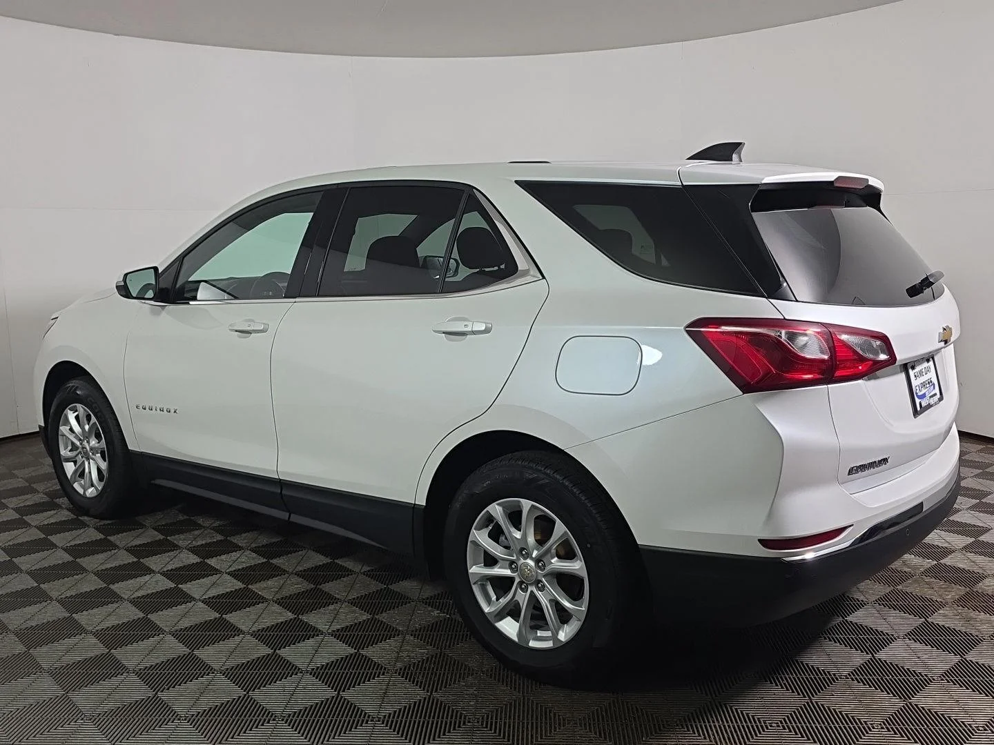 Used 2019 Iridescent Pearl Tricoat Chevrolet LT image 12
