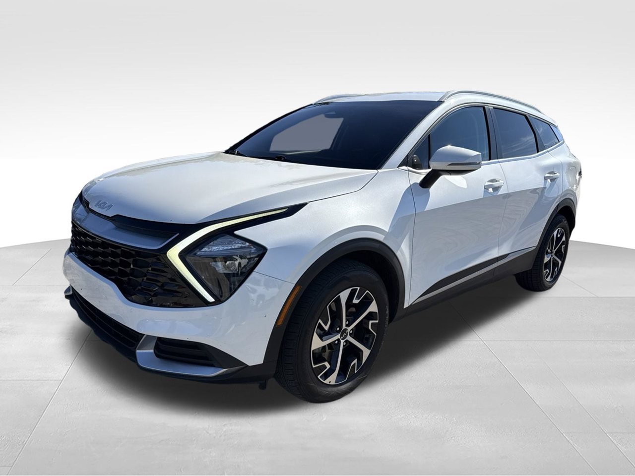 Used 2023 White Kia EX image 1