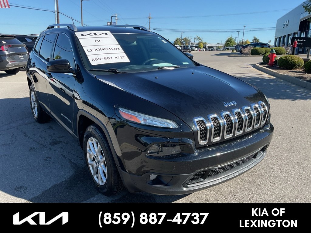 Used 2015 Brilliant Black Crystal Pearlcoat Jeep Latitude image 1
