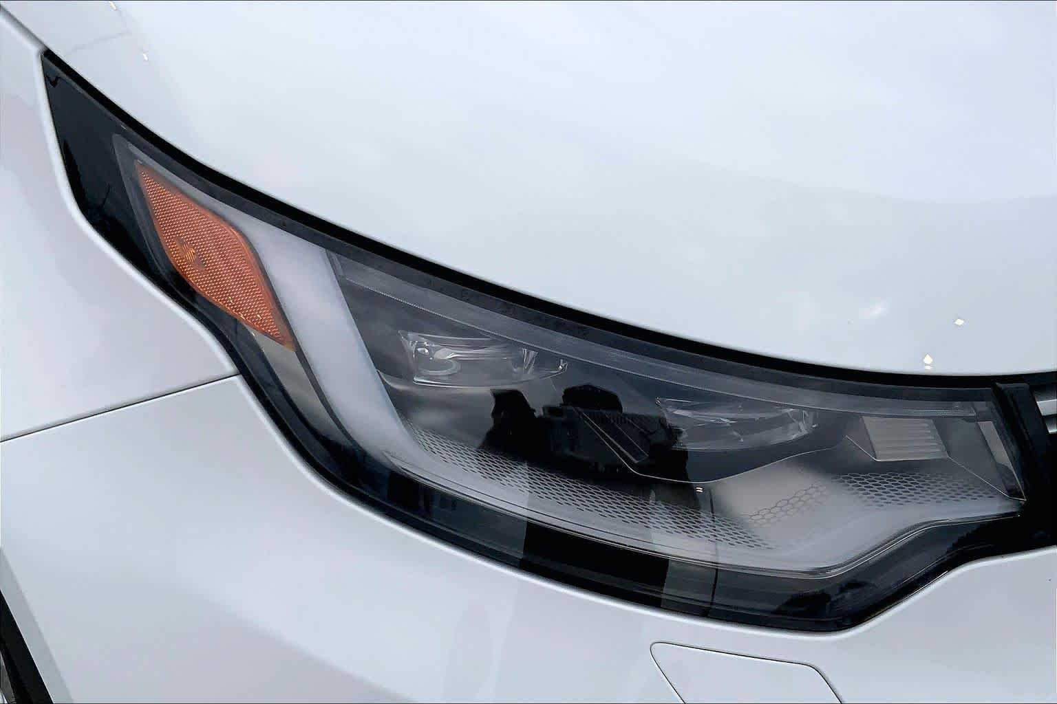Used 2024 Fuji White Land Rover S image 27