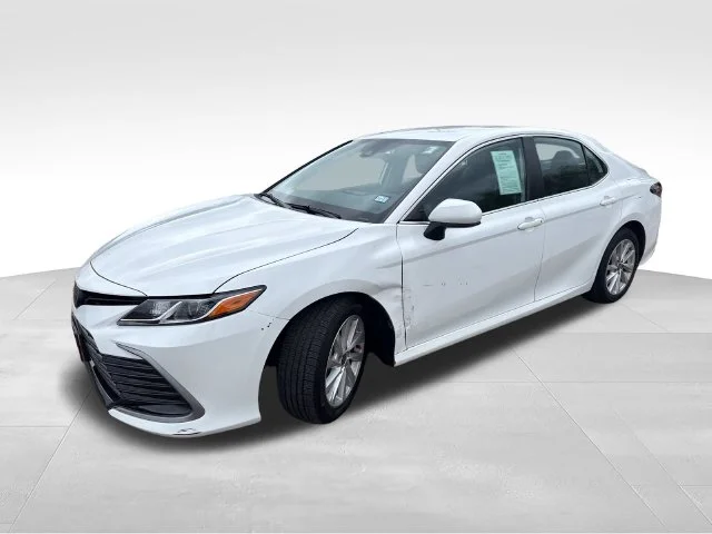 Used 2022 White Toyota LE image 3