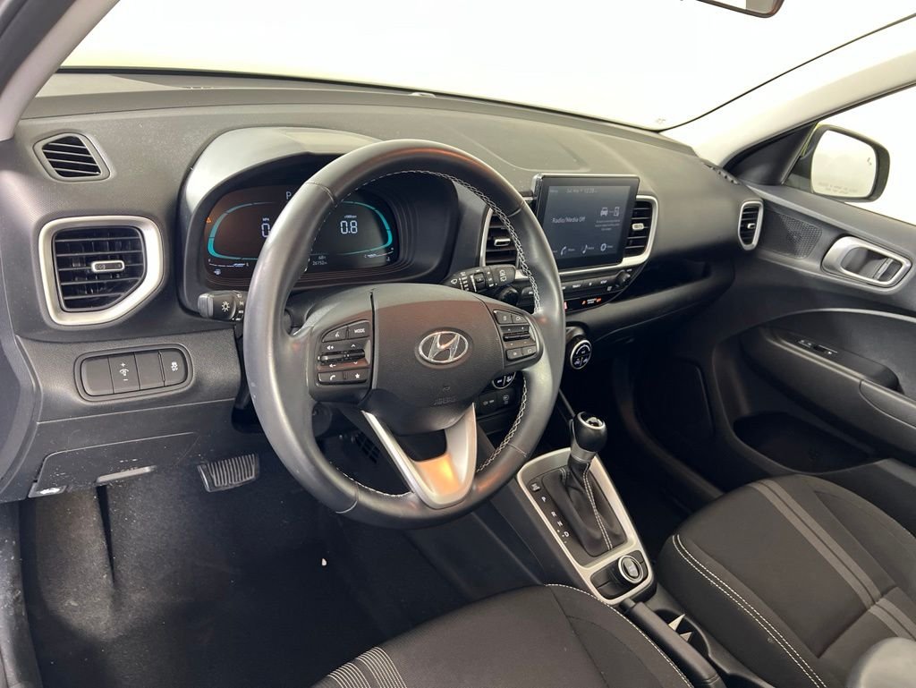 Used 2023 Green Hyundai SEL image 4