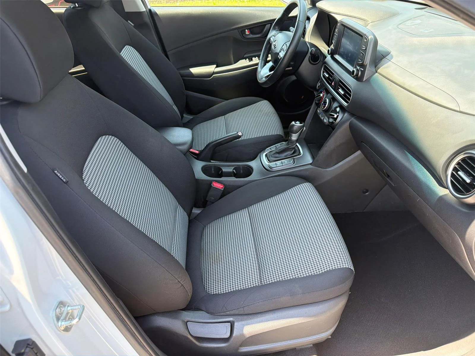 Used 2018 Chalk White Hyundai SEL image 30