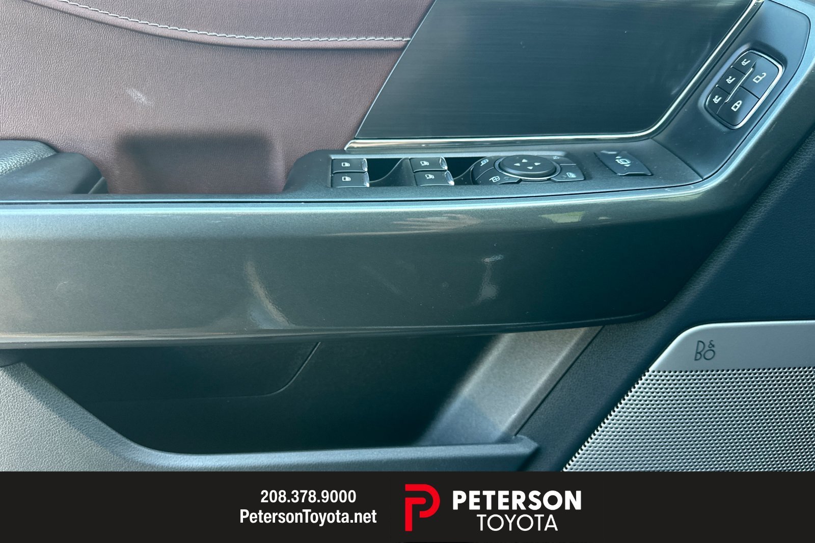 Used 2023  Ford Lariat image 10