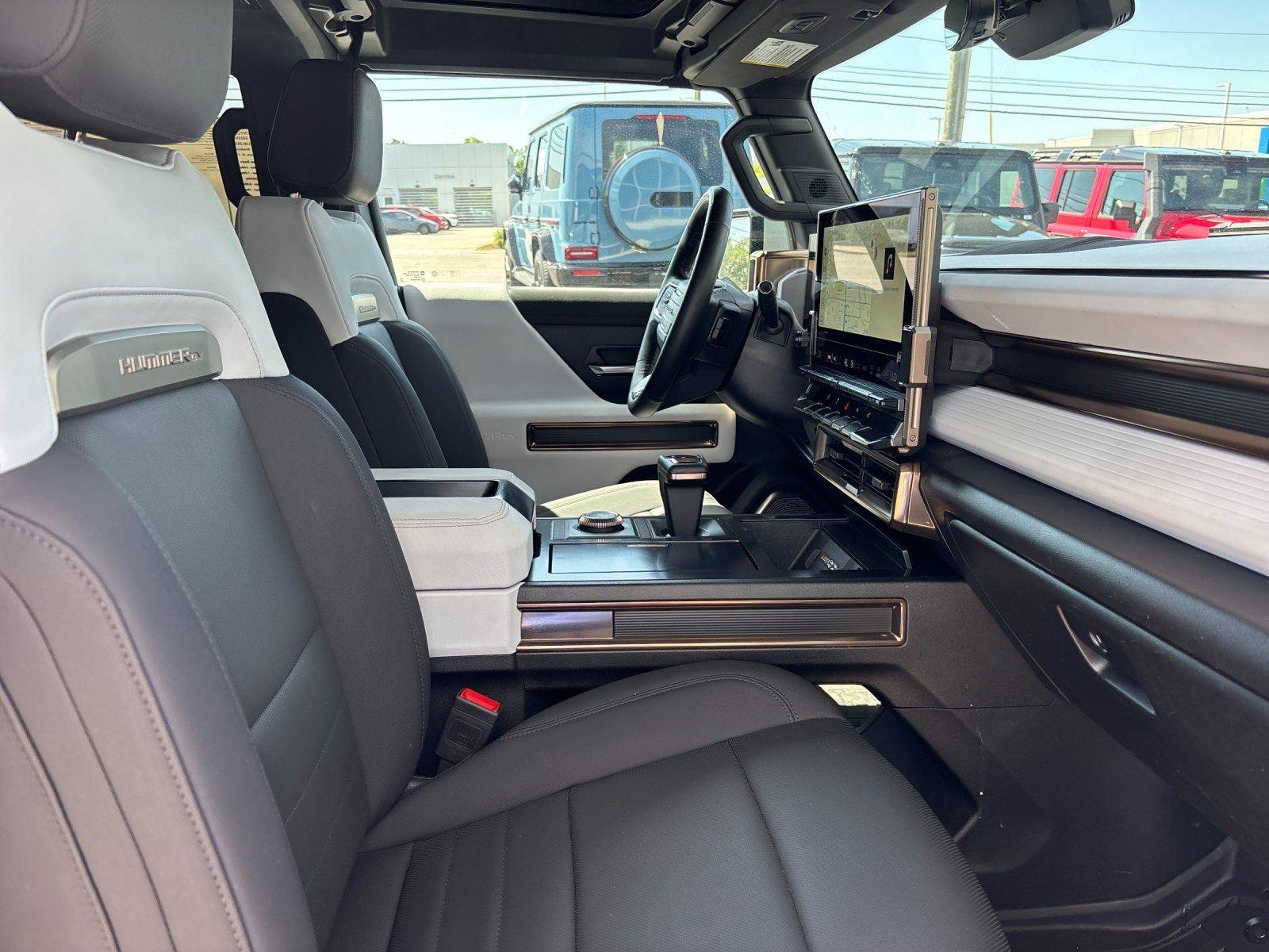 Used 2025 Interstellar White GMC 2X image 40