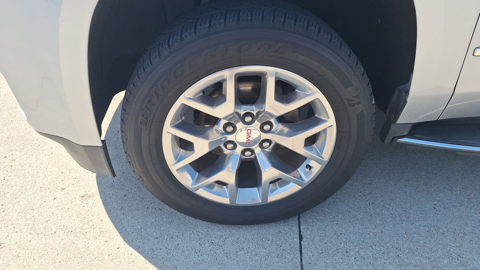 Used 2016 Silver GMC SLE image 10
