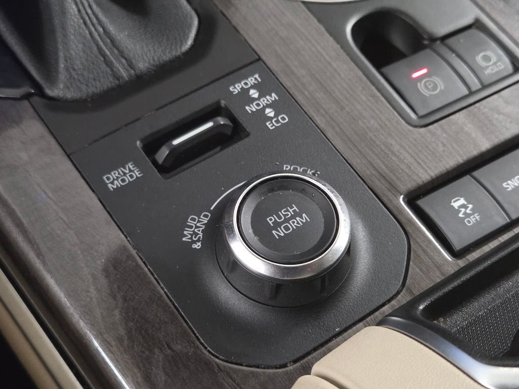 Used 2021  Toyota Limited image 32