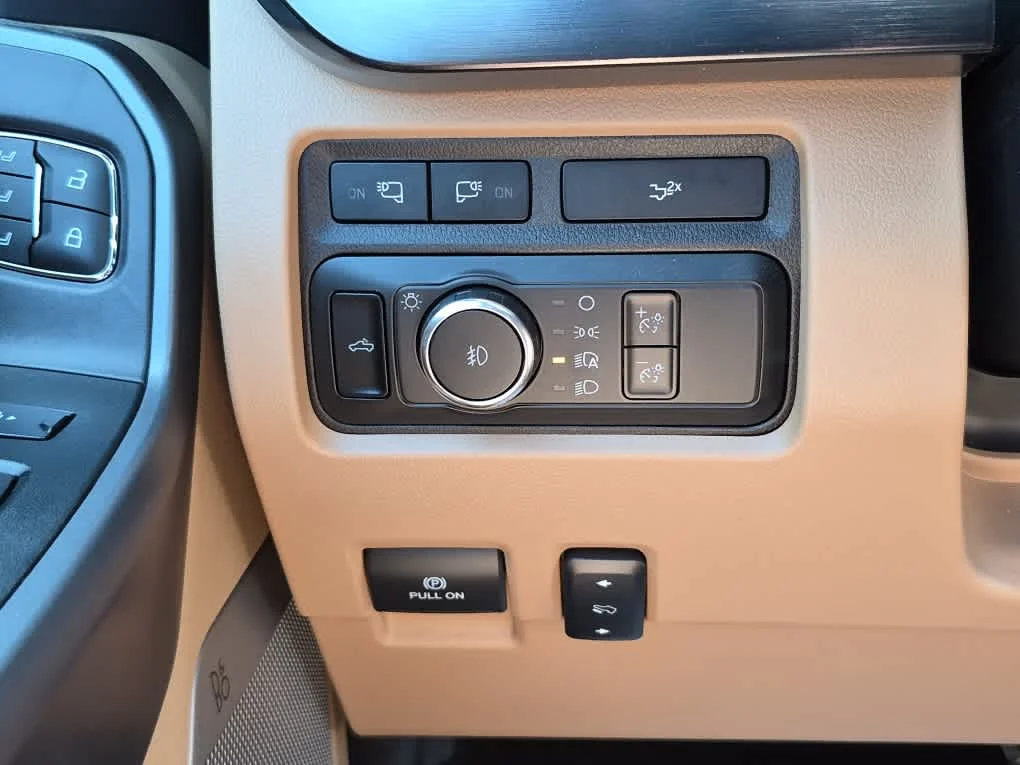 Used 2024 Glacier Gray Metallic Tri-Coat Ford LARIAT image 19