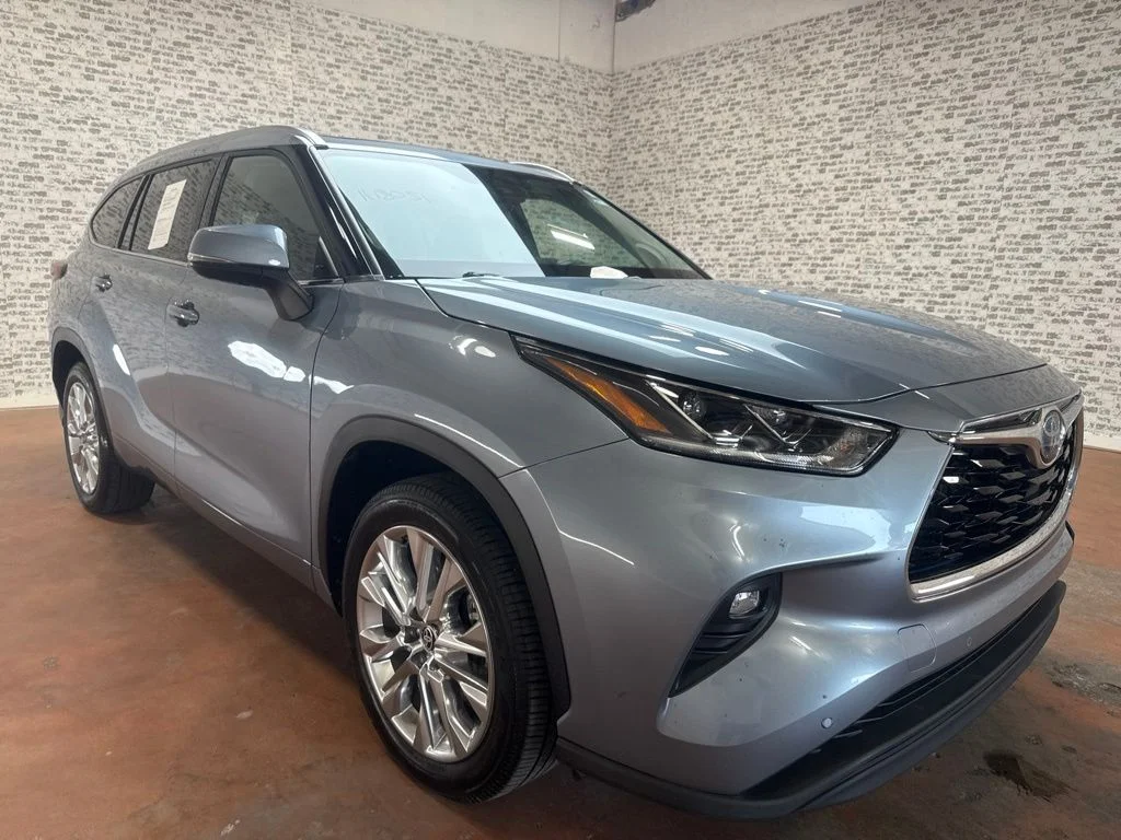 Used 2023 Moon Dust Toyota Limited image 1