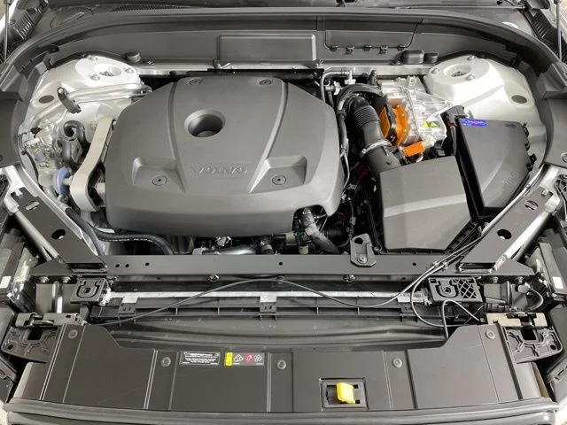 Certified Used 2025 Crystal White Volvo Core image 42