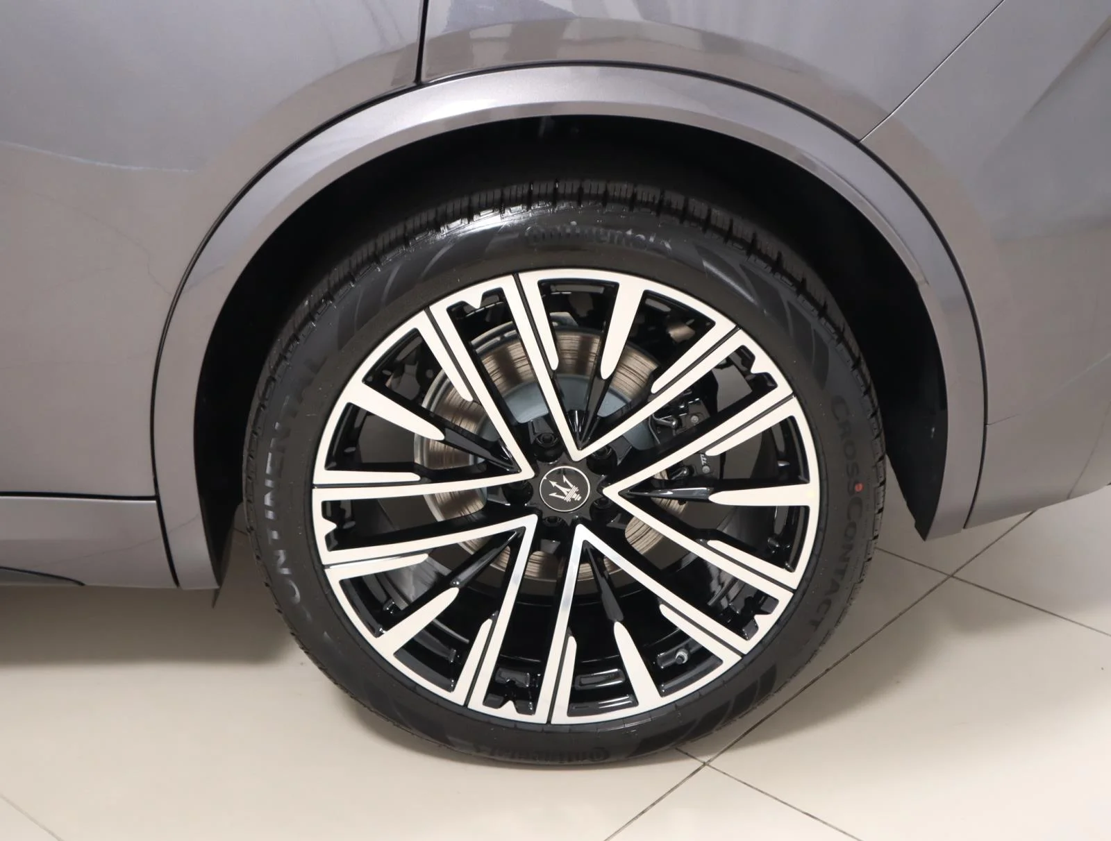 New 2025 Grigio Lava Metallic Maserati Modena AWD image 9