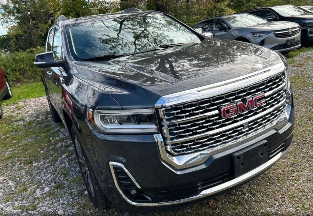 Used 2022 Green GMC Denali image 2