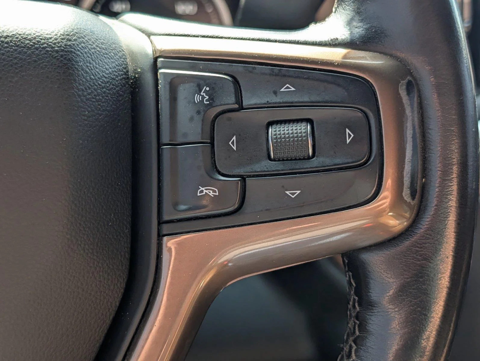 Used 2020 IRIDESCENT PEARL TRICOAT Chevrolet High Country image 29