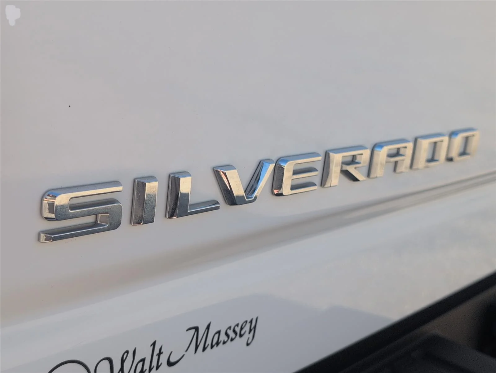 Used 2022 Summit White Chevrolet LTZ image 33