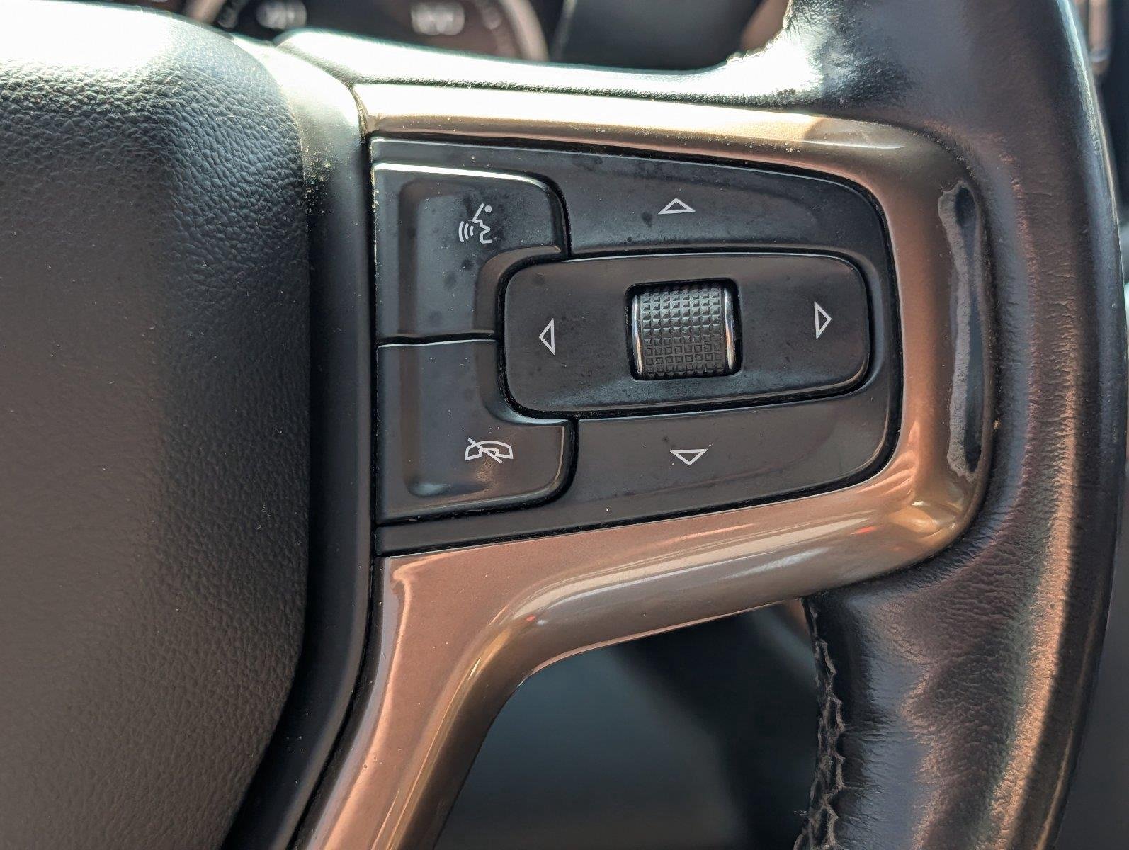 Used 2020 IRIDESCENT PEARL TRICOAT Chevrolet High Country image 29