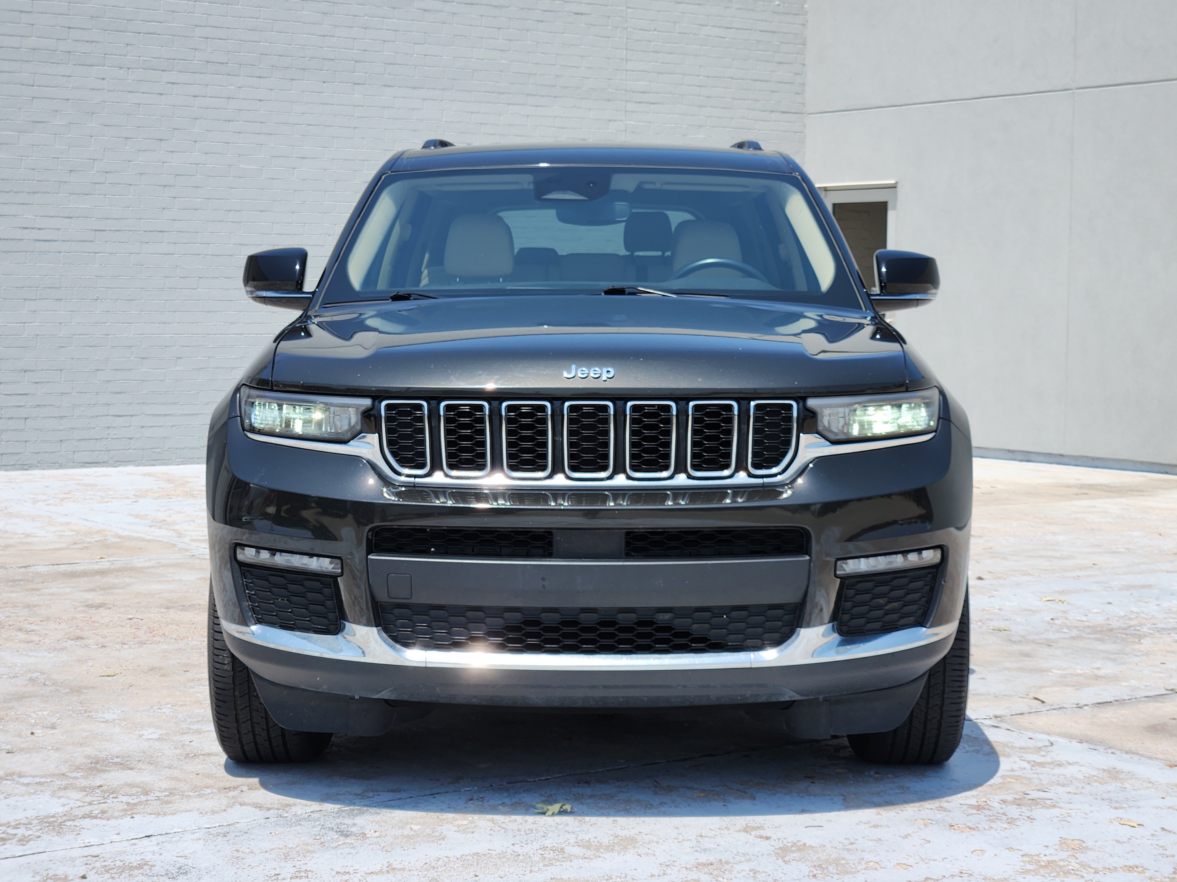 Used 2021 Rocky Mountain Pearlcoat Jeep Limited image 3