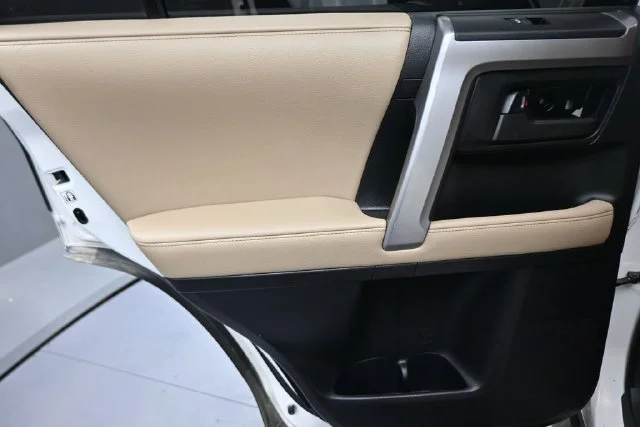 Used 2016 White Toyota SR5 Premium image 18