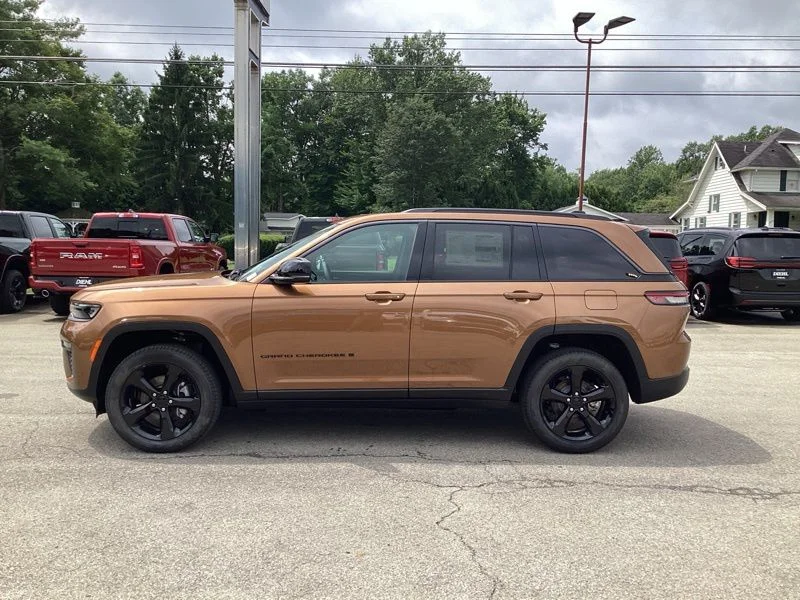New 2026 Copper Shino Metallic Clear-Coat Exterior Paint Jeep Limited image 4