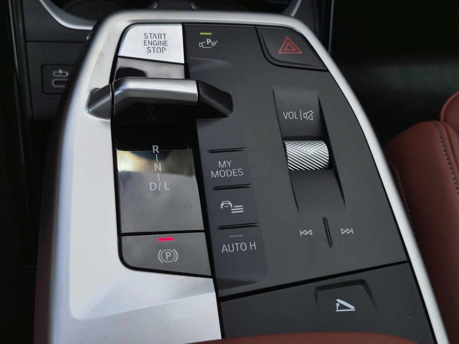 New 2026 Vegas Red Metallic BMW xDrive28i image 25