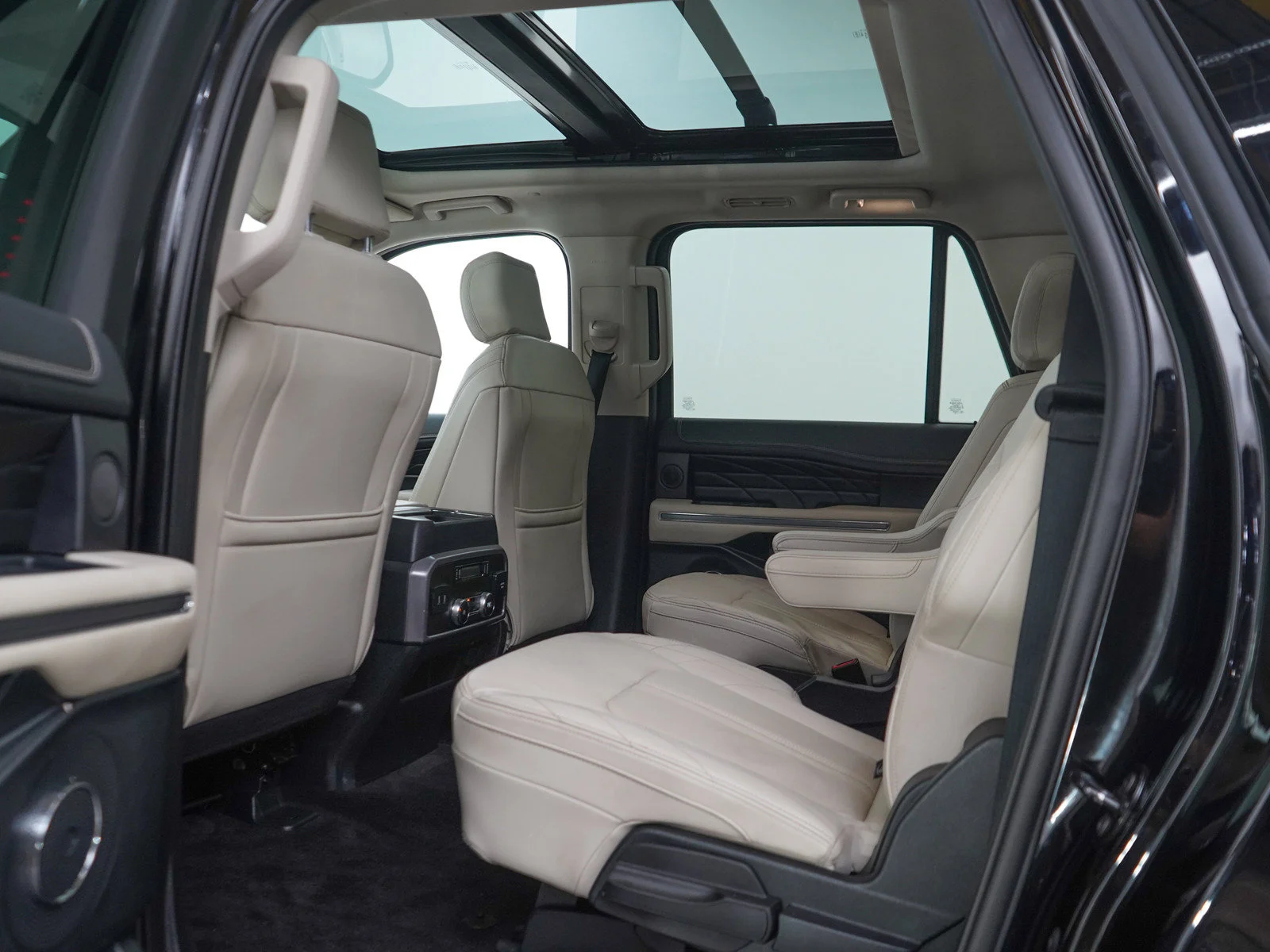 Used 2018 Shadow Black Ford Platinum image 19
