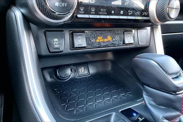Certified Used 2025 MAGNETIC GRAY MET. Toyota  image 35