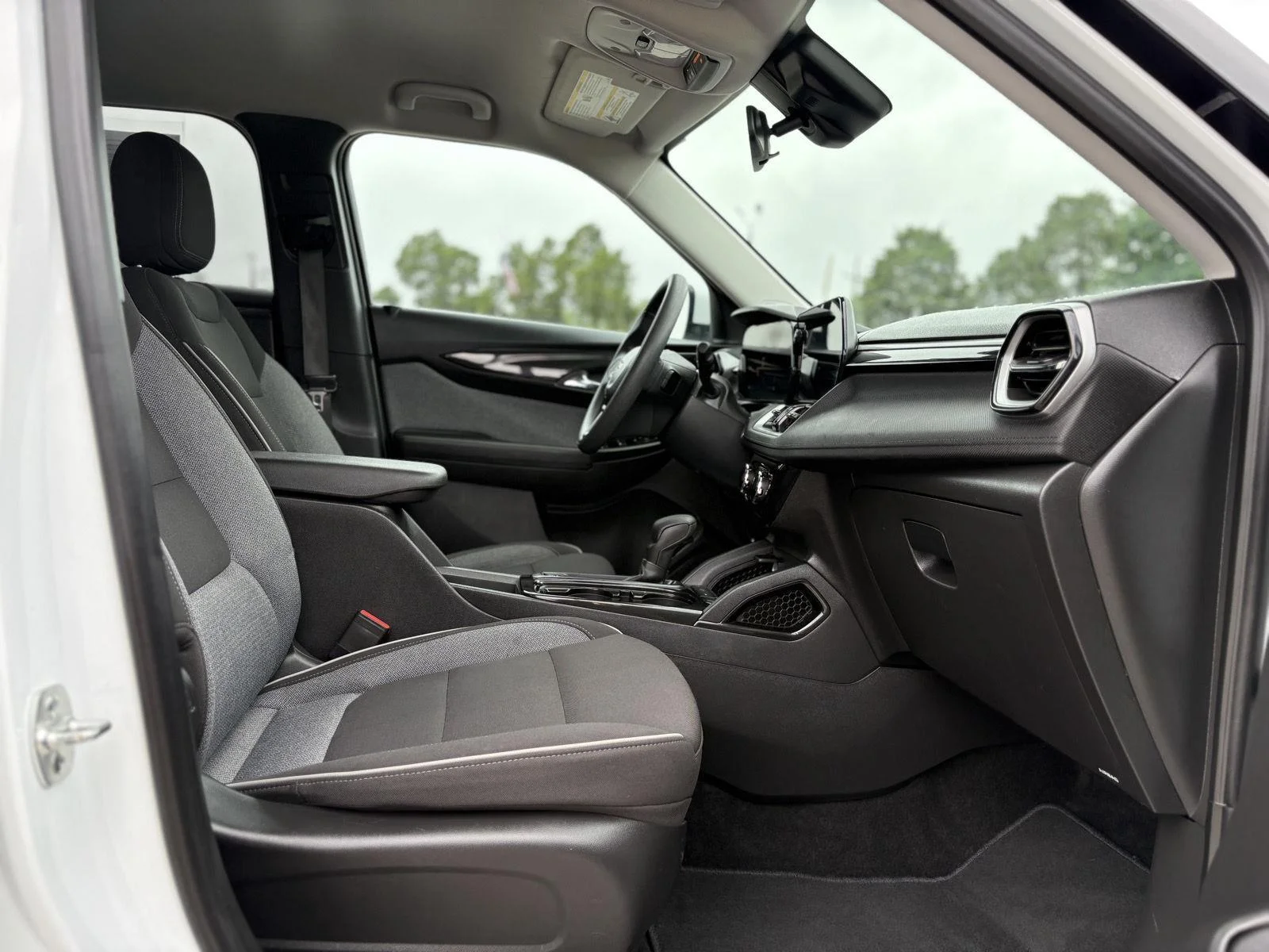 Used 2025 Summit White Chevrolet LT image 15
