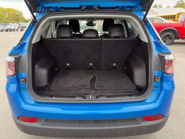 Used 2022 Blue Jeep Latitude image 8