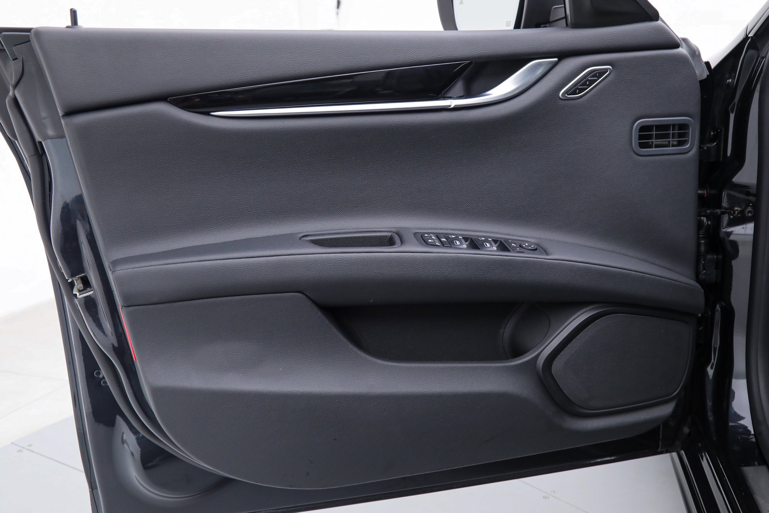 Used 2023 Black Maserati Modena image 14