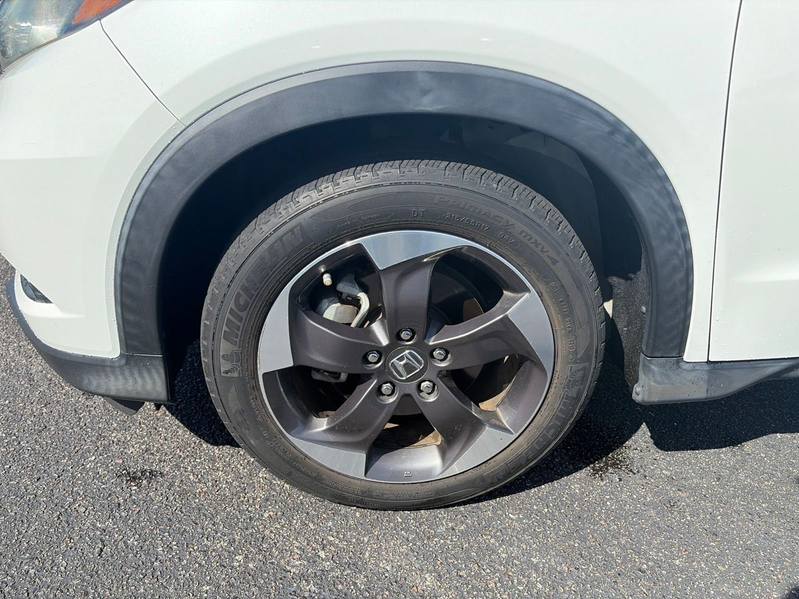 Used 2018 White Honda EX image 12