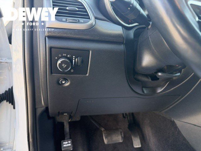 Used 2017 Bright White Clearcoat Jeep Altitude image 12
