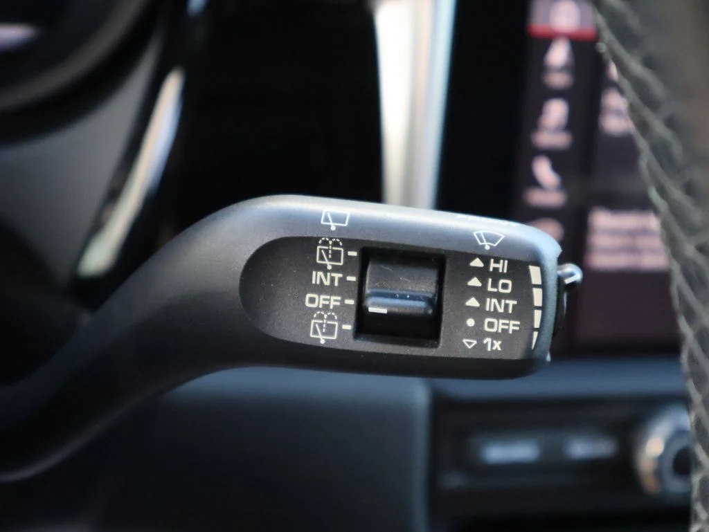Used 2020  Porsche Base image 31