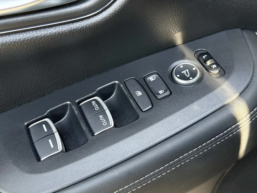 Used 2025  Honda EX-L image 21