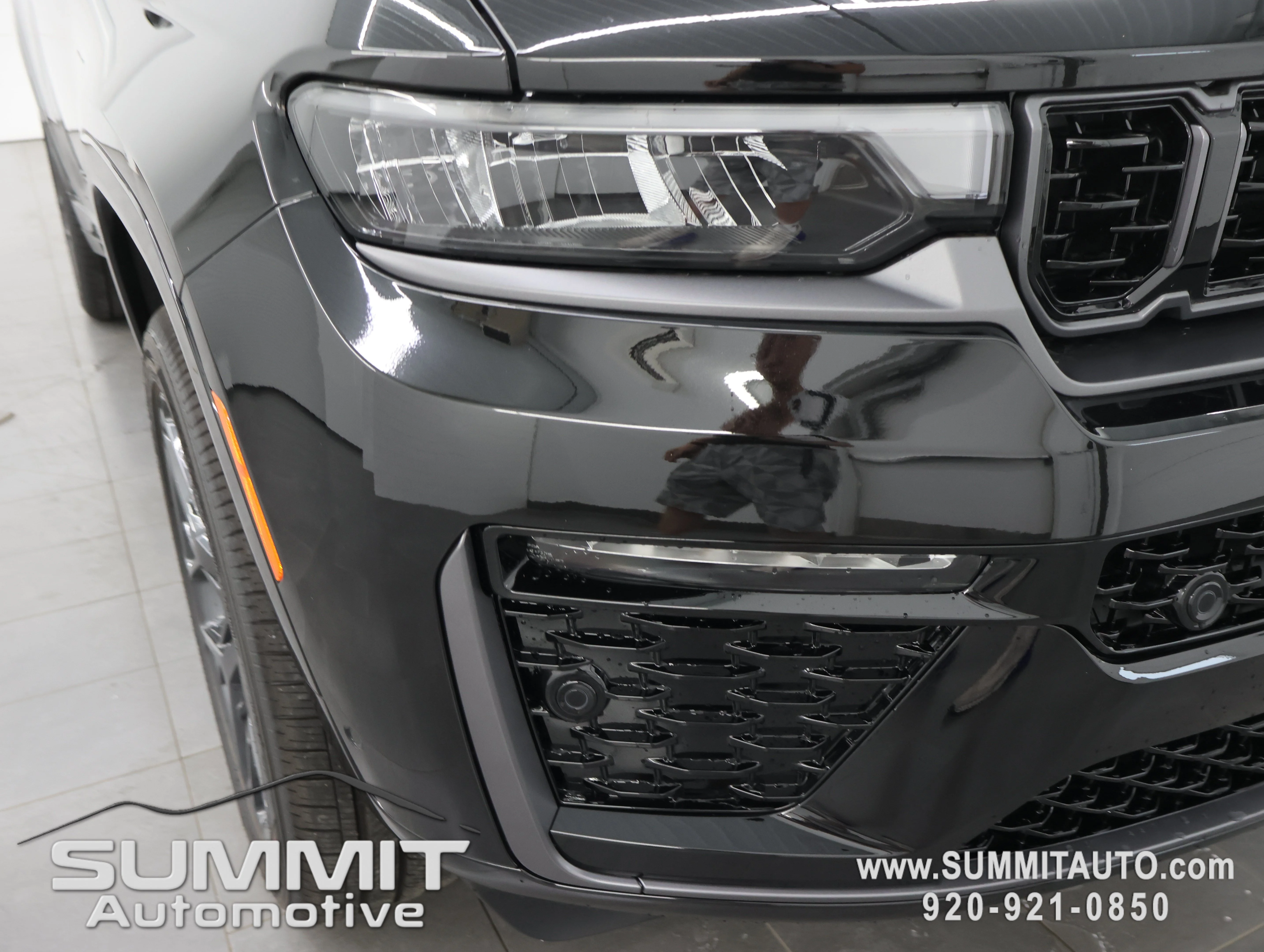 New 2026 Diamond Black Crystal Pearl-Coat Exterior Paint Jeep Summit image 27