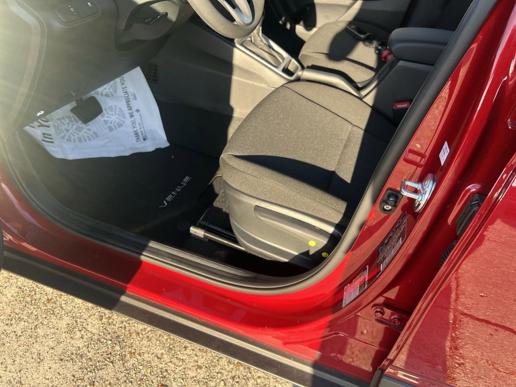 2026 Hyundai Venue SE - Photo 12