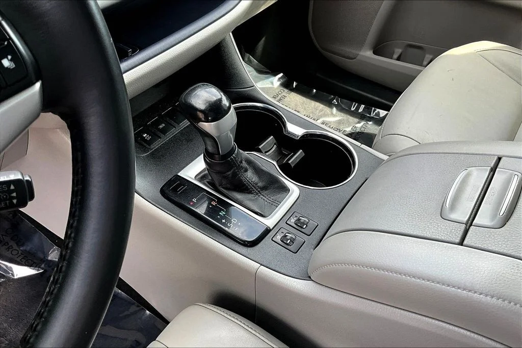 Used 2015 Predawn Gray Mica Toyota XLE V6 image 20