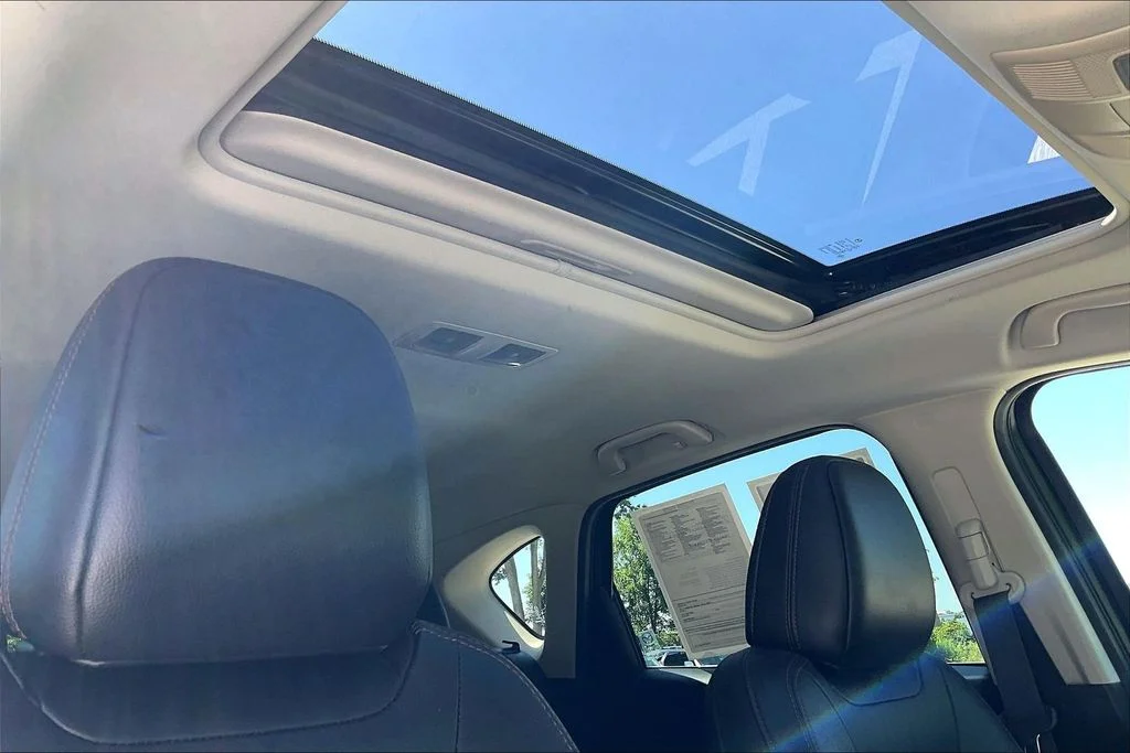 Used 2018 White Mazda Grand Touring image 22