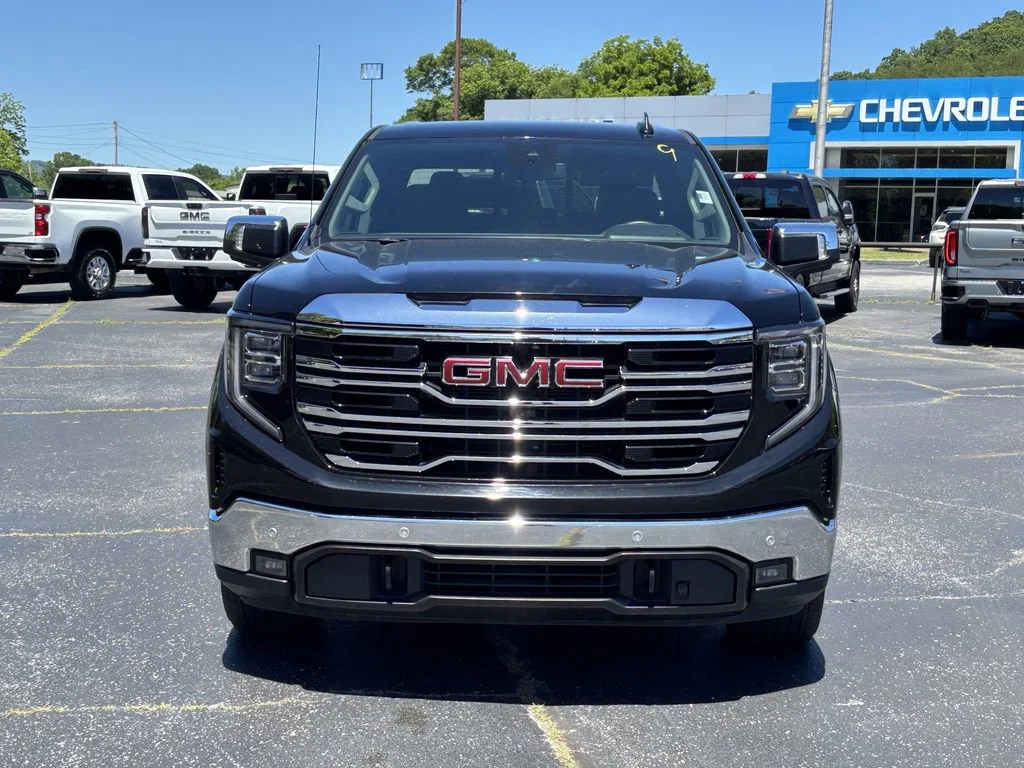 Used 2024 Onyx Black GMC SLT image 6