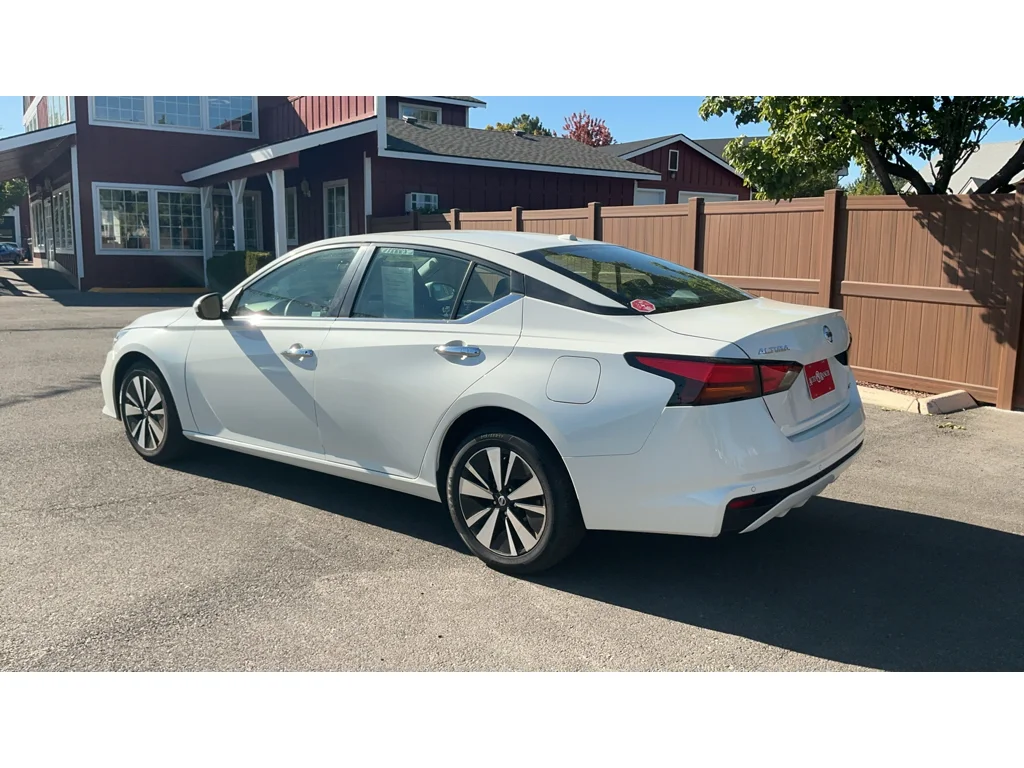 Used 2022 Pearl White Tricoat Nissan 2.5 SV image 6
