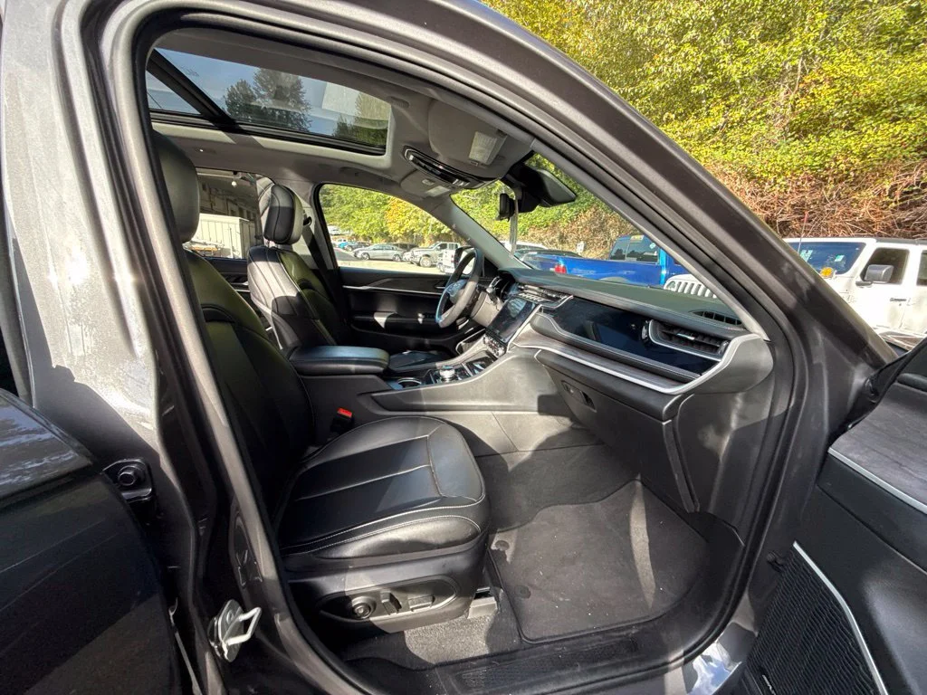 Used 2023 Baltic Gray Metallic Clearcoat Jeep 30th Anniversary image 9