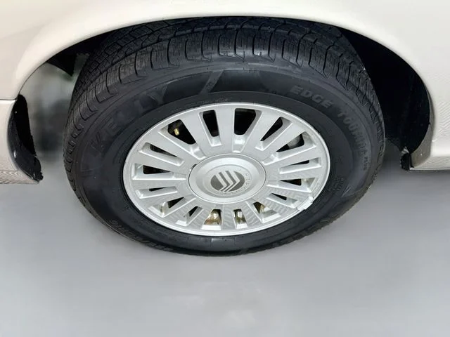 Used 2008 Tan Mercury GS image 27