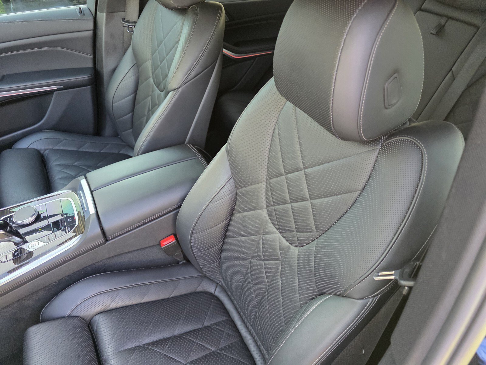 Used 2023 Jet Black BMW xDrive40i image 12