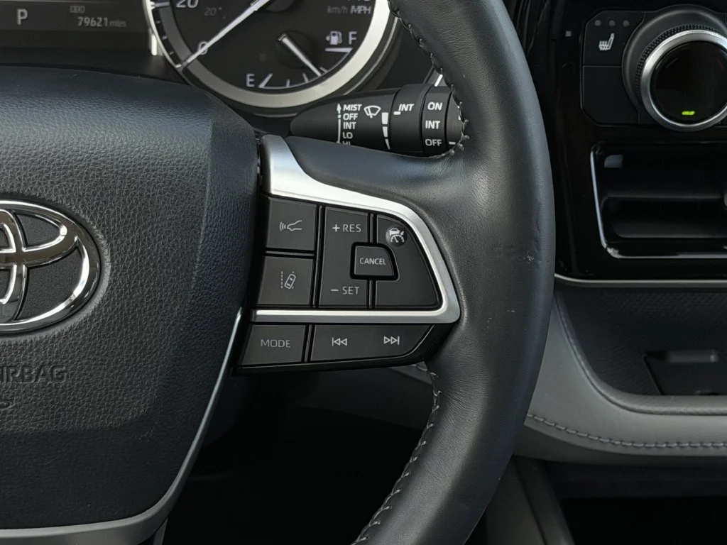 Used 2022  Toyota XLE image 15