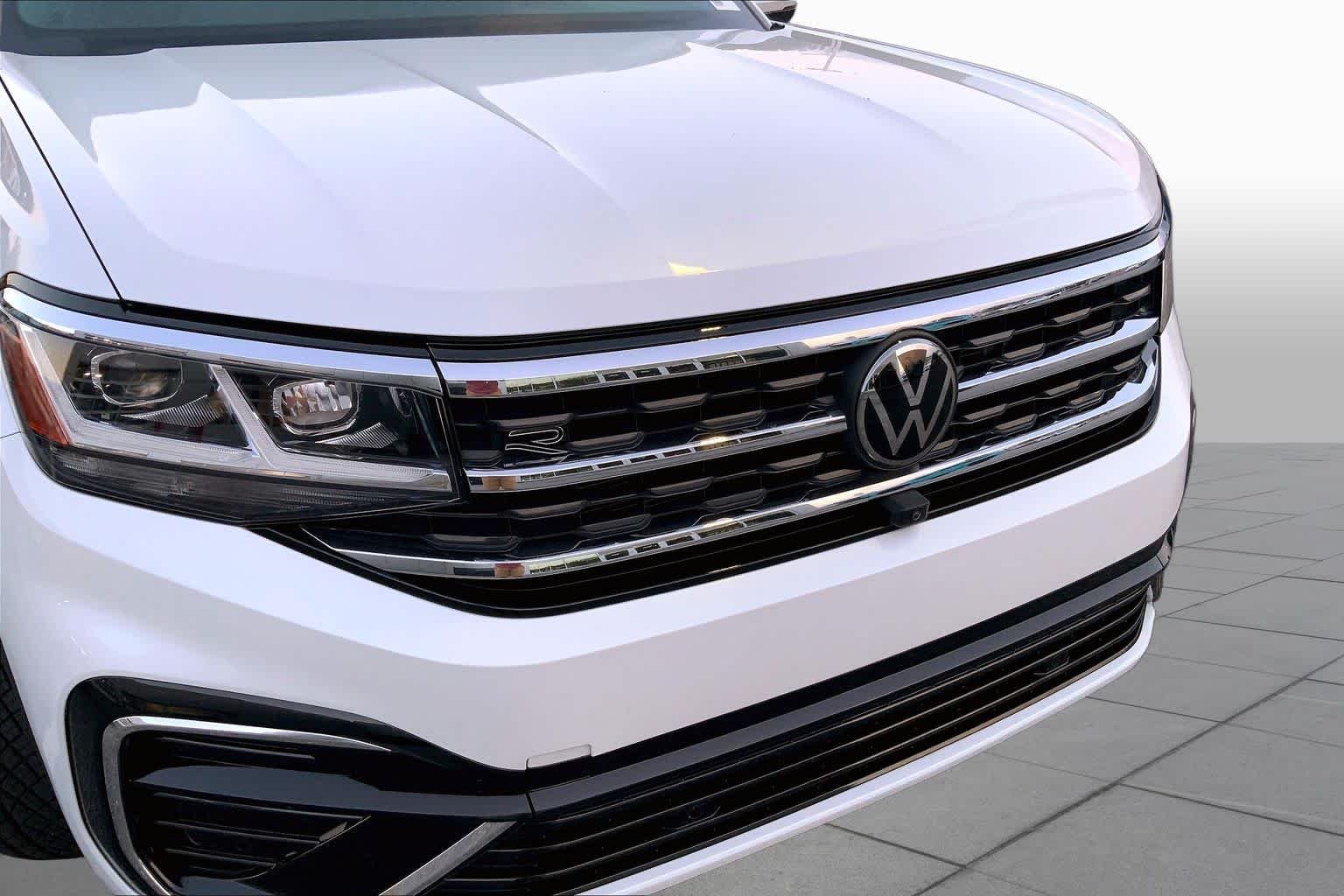 Used 2023 Opal White Pearl Volkswagen 3.6L V6 SEL Premium R-Line image 25